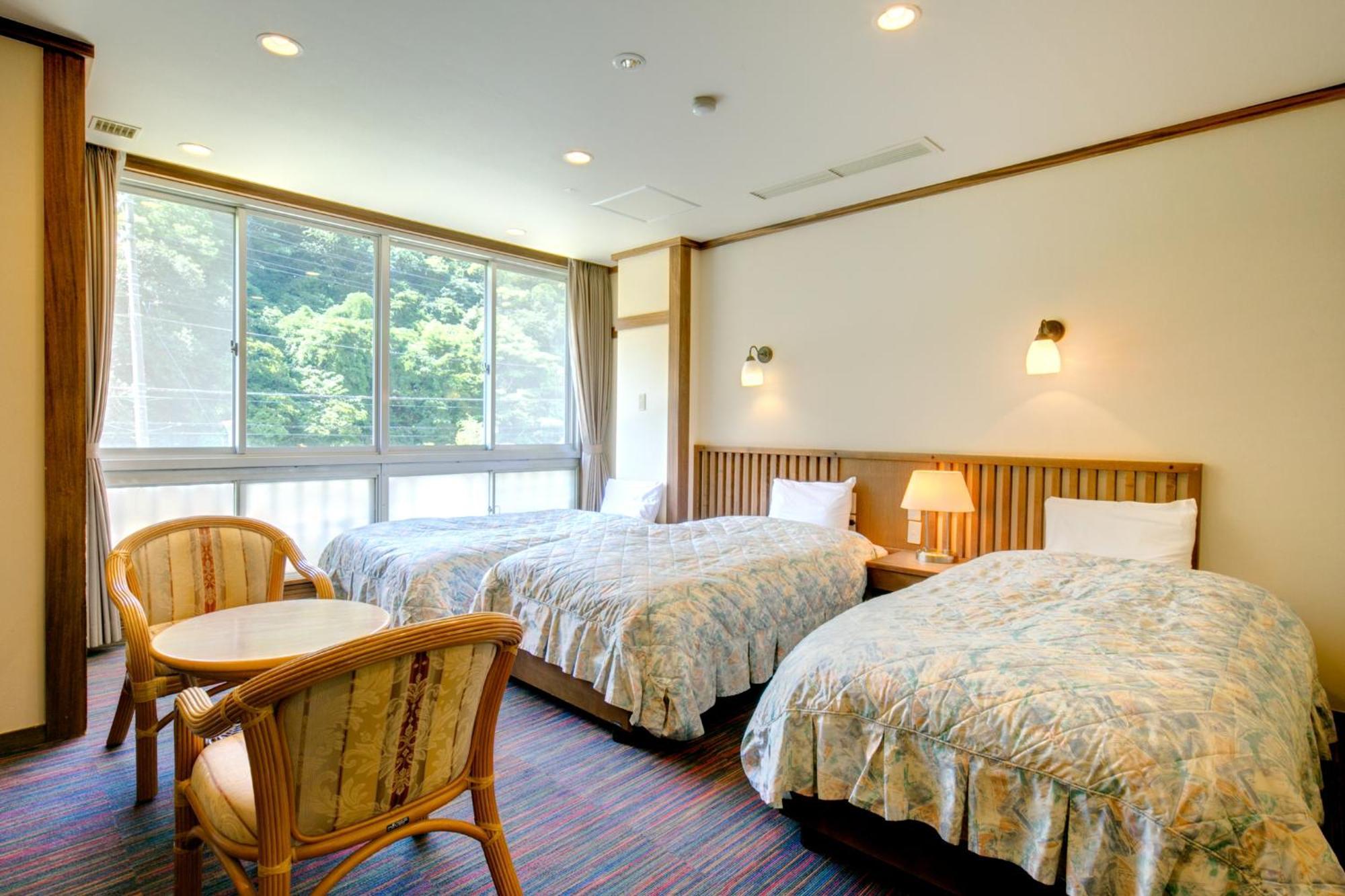 Yugawara-Onsen Manyoso Hotel Bagian luar foto